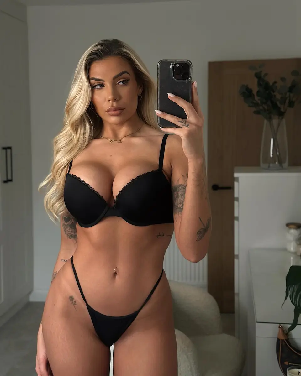 Manima escort in Dubai