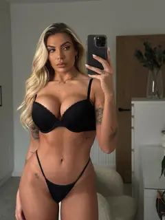 Manima escort in Dubai